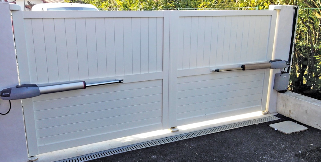 Automatització de portes metàl·liques a Girona